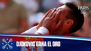 Novak Djokovic de Serbia festeja la medalla de oro  Juegos Olímpicos París 2024 [upl. by Paschasia]