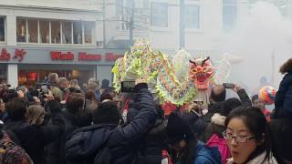 Chinees Nieuwjaar viering in Rotterdam  Vuurwerk en draken op de Kruiskade [upl. by Anihtyc]