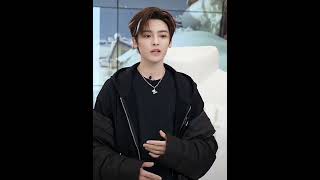 241122 HouMinghao sings Little Poem FangsofFortune ost on MEDM livestream NeoHou 侯明昊 大梦归离 [upl. by Adnohsak]