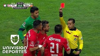 En menos de 30 segundos y en la misma jugada expulsaron a tres jugadores de Toluca [upl. by Targett]