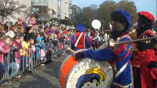 De Pietenband  Sinterklaas is jarig  Intocht Voorburg 2011 [upl. by Annaej700]