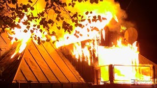 GROSSBRAND IN DÜSSELDORF  Vereinsheim im Vollbrand  Starke Rauchentwicklung amp Flammen [upl. by Ahsyia]