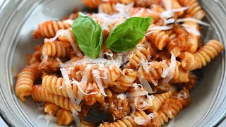 PASTA AL SUGO CON MELANZANE E SALSICCIA FACILE E SUPER SAPORITA [upl. by Isabelle966]