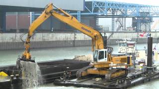 Hafen Freudenau  Liebherr R974B  Teil 1 [upl. by Hehre]