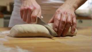 Pizzadeeg maken – recept – Allerhande [upl. by Eneloc307]