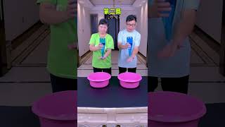 Water Pouring Challenge Suitable For Family GatheringsChristmas Funnyfamily Partygames Funny [upl. by Buckley21]