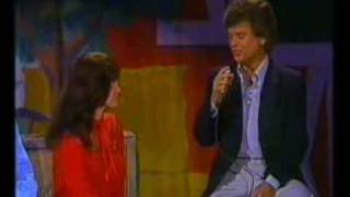 Conway Twitty amp Loretta Lynn  Hello Darlin Live [upl. by Faxan]