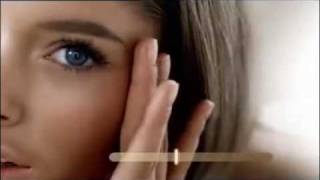 Doutzen Kroes  Nutribronze Visage LorÃ©al [upl. by Haimirej92]