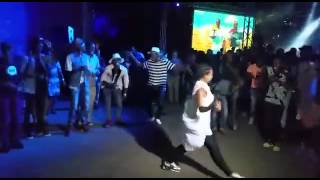 TheVideoofSouthAfricanYouthNewDanceMovescalledSlyza Tsotsi [upl. by Ailimaj]