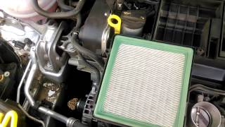 سكودا اوكتافيا  Skoda Octavia A7  تغييرتنظيف فلتر هواء الموتور  Engine Filter 16 MPI Replace [upl. by Sophi]