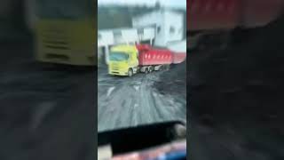 the trailer truck tires spin until they run outshorts viralvideo automobile fyp funny [upl. by Ap245]