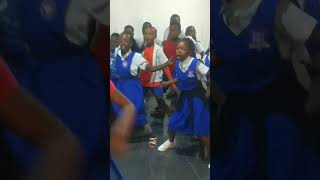 sdakiwe sbali dance challenge at SCHOOL [upl. by Garcon18]