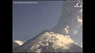 Volcán de Colima 19 abril 2015 Espectacular explosión 1050am [upl. by Ynotna264]