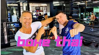 il vit dans le plus grand camp de boxe en thailand [upl. by Ursulina214]