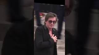 Obsèques de Françoise Hardy son fils Thomas Dutronc très ému à la sortie de l’église [upl. by Persas725]