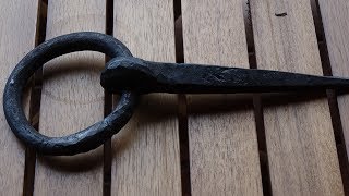 Einen Wandhaken mit Ring schmieden Forging a hook with a ring in 4k [upl. by Littell]