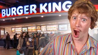 Meneer eet uit de prullenbak bij de Burger King op Schiphol [upl. by Dekeles]