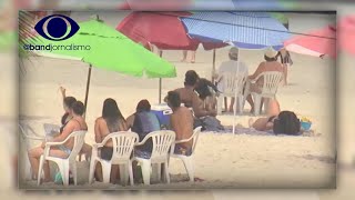 Turistas lotam praias do litoral paulista no feriado [upl. by Euqirdor890]