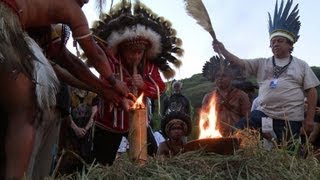 Les Indiens allument un quotfeu sacréquot pour Rio20 [upl. by Ecyt]