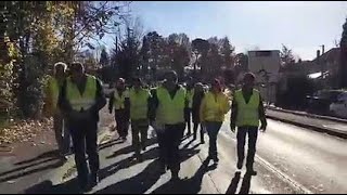 Alpes  du rondpoint de lA51 au centreville les gilets jaunes sont mobilisés à Manosque [upl. by Kcirrag]