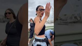 Ik spotte tientallen oplichters op de Westminster Bridge in London die Balletje balletje doen [upl. by Anilesor632]