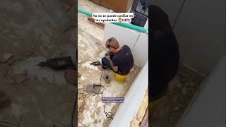 Ya no se puede confiar en los ayudantes 🤦🇲🇽🇺🇲 construction workers concrete usa mexico [upl. by Haleehs121]