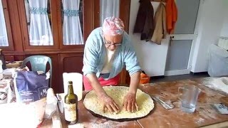 La Focaccia col formaggio tipo Recco e la focaccia genovese di Giulio [upl. by Robinson542]