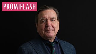 Gerhard Schröder beweist sein Können als Handwerker im Netz [upl. by Holland340]