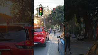 ¿Cuánto se gana trabajando en un semáforo 🚦 [upl. by Eibber]