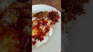 Ayam goreng sayur telur sambal dan ikan bilis rangup cpicy mantapbosku [upl. by Atyekram]