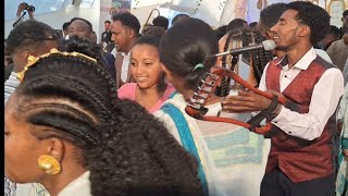 ድምፃዊ ሓጎስ በርሀ ኣቀባብላ መረዑ ብሁራን ዕሰልን hagos berhemusic duet wedding dance motivational [upl. by Christye139]