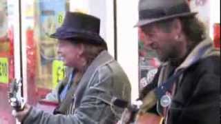 The Kinks Dave Davies catches street busker act Laura and Pixi do Stray Cat Strut [upl. by Eniowtna]