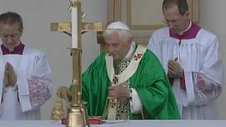 La liturgia de Benedicto XVI según Guido Marini su Maestro de Ceremonias [upl. by Verney]