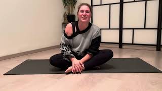 Yin yoga bij krampen en aambeien [upl. by Nileuqaj]