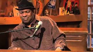 Booker T Jones  Green Onions Live from Daryls House 4404 [upl. by Farrel967]