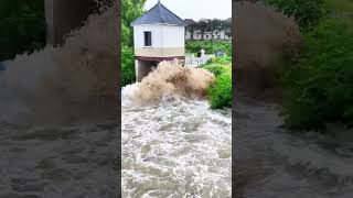 The tide in the creek was so strong that even the fishermen were panicking The tidal surge in t [upl. by Ettezil]