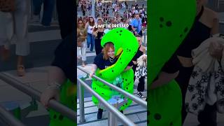 She dressed as a snake to the Taylor Swift ‘Eras Tour’ 😂🐍 shorts taylorswift swifties [upl. by Leima]