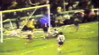 Gol de Maradona al Pato Fillol 10041981mp4 [upl. by Kendell]