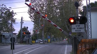 Spoorwegovergang Rimini I  Railroad crossing  Passaggio a livello [upl. by Nylirak]