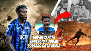 La ESCALOFRIANTE HISTORIA de cómo Duvan Zapata tuvo que APRENDER a jugar fútbol RODEADO de la MAF1A [upl. by Airekahs]