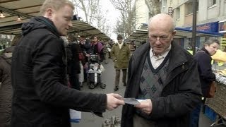 Les militants UMP préparent le meeting à Villepinte [upl. by Tudor]