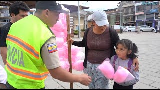 Niña huérfana es humillada por pedir limosna en la calle lo que pasa al final te sorprenderá [upl. by Aivatco612]