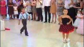 Arabic song small childrens dancing awsome video [upl. by Hafital46]