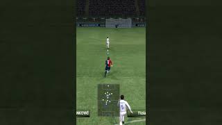 ⚽️ Leo Messi passing between three players in PES 2010 [upl. by Wenonah]