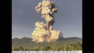 Erupción en volcán Rincón de la Vieja [upl. by Hart]