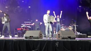 quotUn homme deboutquot Claudio Capéo  FAV Colmar 04082017 [upl. by Asalocin]