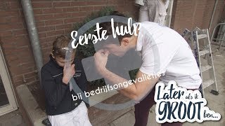 WAT MOET JE DOEN BIJ EEN BLOEDNEUS  EHBO  Later als ik groot ben RTL4 [upl. by Akehsyt]