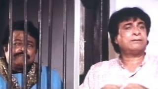 Baap Beta on the Run  Kader Khan Dialogue Baap Numbri Beta Dus Numbri Scene [upl. by Denn546]