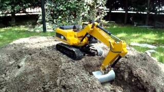 CAT 320 D RC BRUDER ESCAVATORE EXCAVATOR BAGGER pelle test con Benna Larga gardenMPGMPG [upl. by Hiller]