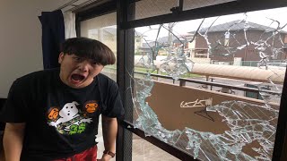 友達の家に窓ガラスから突入してみたI broke the window glass of my friends house【ドッキリ】 [upl. by Irakuy]